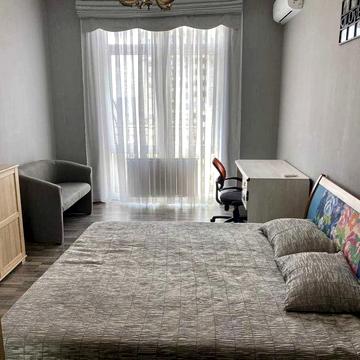 Дмитрівська вул., 82