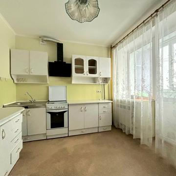 Юності вул., 3