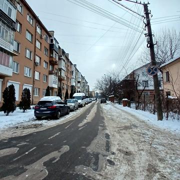 Хотинська вул., 9