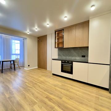 Єдності вул., (Будинок 7)