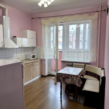 Небесної Сотні просп. (Маршала Жукова), 5