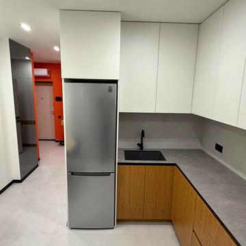 Володимира Навроцького вул., 37