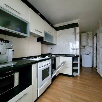 Героїв просп., 30