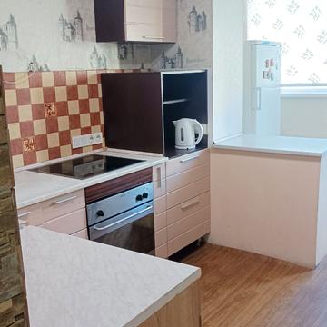 Тополина вул., 18