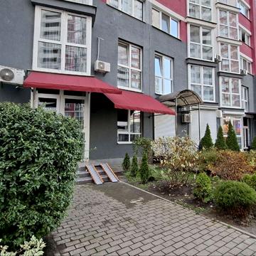 Драгоманова вул., 2