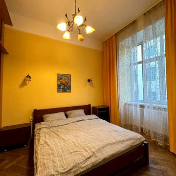 Сербська вул., 4