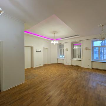 Володимирська вул., 43