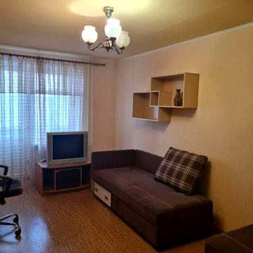 Льва Ландау просп. (50-річчя СРСР), 12