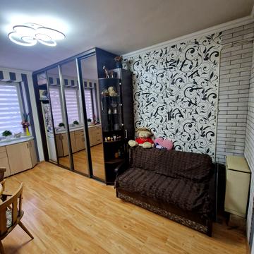 Миколи Зерова вул., 13