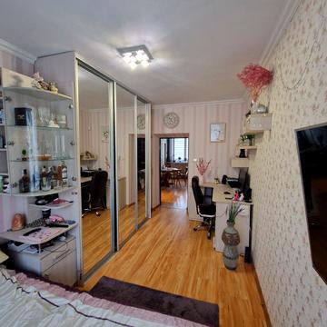 Миколи Зерова вул., 13