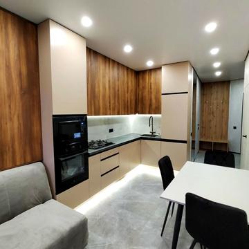 Героїв Небесної Сотні просп., 16/28