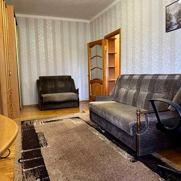 Верховної Ради бульв., 18