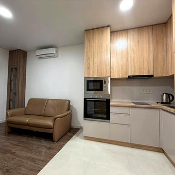 Топольна вул., 4г