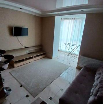 Довженка вул., 4