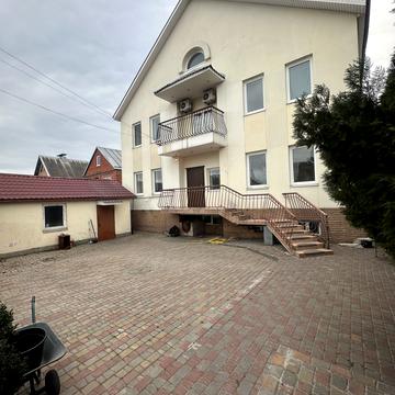 Любомира Гузара вул., 28