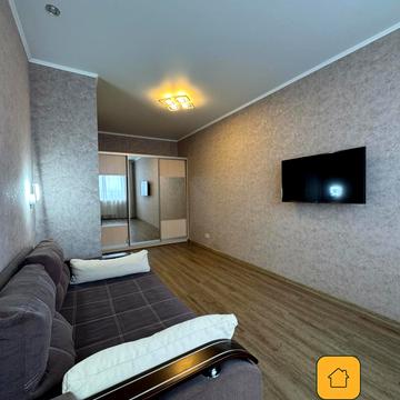 Михайлівська вул., (Будинок 1)