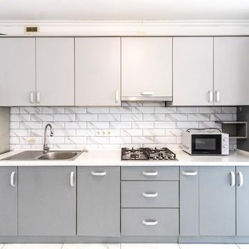 Бельведерська вул., 35