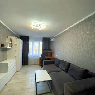 Академіка Корольова вул., 88