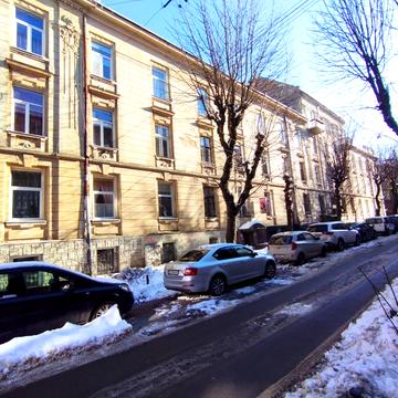 Миколи Леонтовича вул., 10