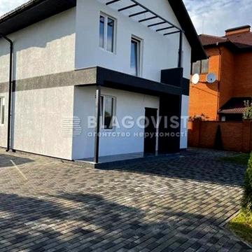 Космонавтів, 1