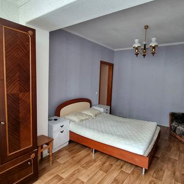 Анни Ахматової вул., 4