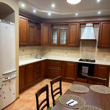 Академіка Муравченка вул., 5