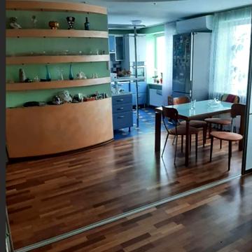 Льва Ландау просп. (50-річчя СРСР), 34