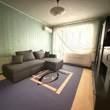 Менахем-Мендл Шнеєрсона вул. (Мініна), 1