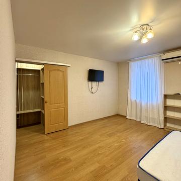 Менделєєва вул., 12