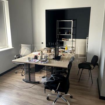 Дніпровська набережна вул., 14