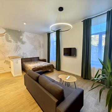 Богдана Хмельницького вул., 1