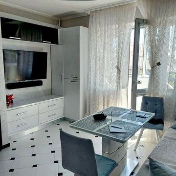 Платанова вул., 82