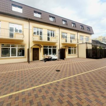 Квітнева вул.