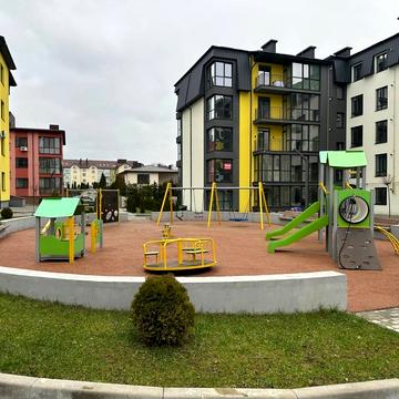 Боголюбська, 116