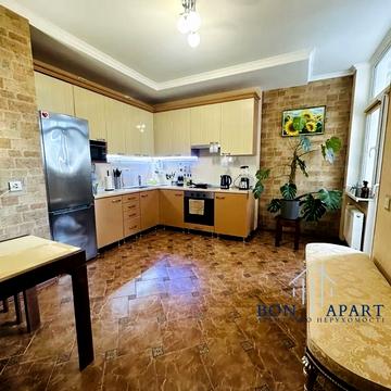 Валерія Лобановського просп. (Червонозоряний), 6-А