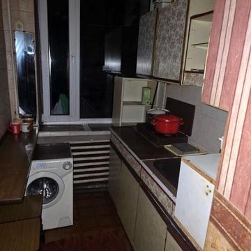 Мілютенка вул., 3