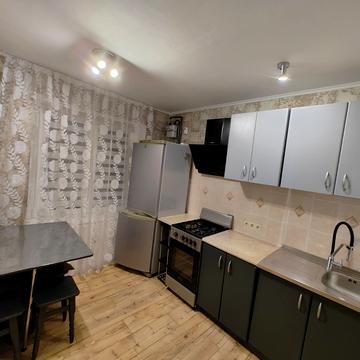 Космодромна вул., 9