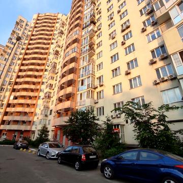 Вінстона Черчилля вул. (Червоноткацька), 43