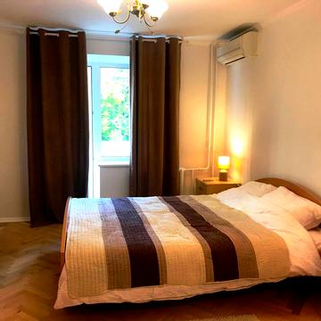 Велика Житомирська вул., 27