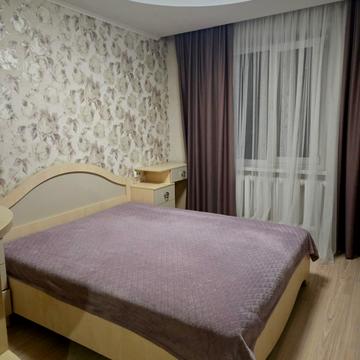 Академіка Корольова вул., 81