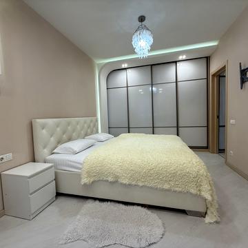 Феодосійська вул., 1