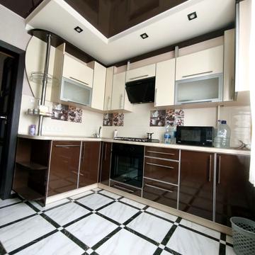 Героїв України вул. (Героїв Сталінграду), 32