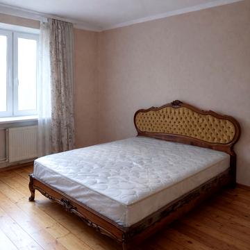 Симоненка вул., 3