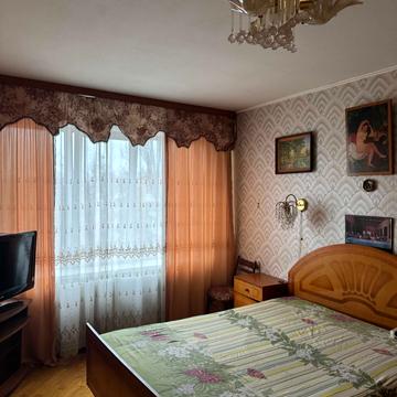 Леся Курбаса просп., 18