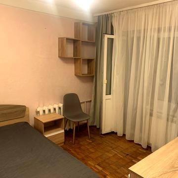 Йорданська вул. (Лайоша Гавро), 4