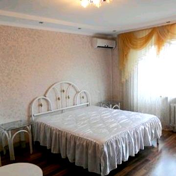 Лесі Українки вул., 48