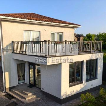 Зарічна вул.