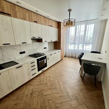 Героїв Крут вул., 8