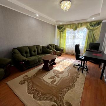 Академіка Ющенка вул., 8