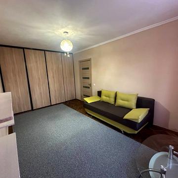 Леоніда Каденюка просп. (Юрія Гагаріна), 9